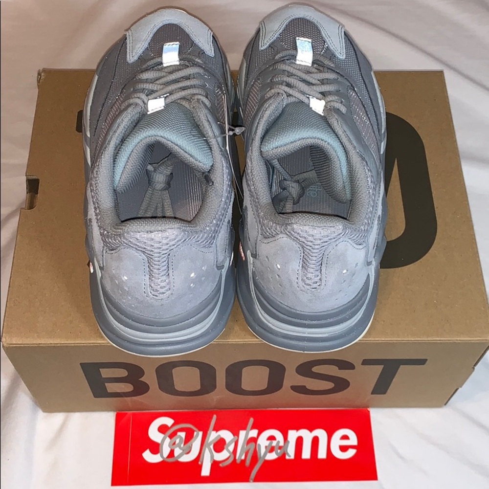 *SOLD* adidas Yeezy Boost 700 Inertia - Picture 3 of 4